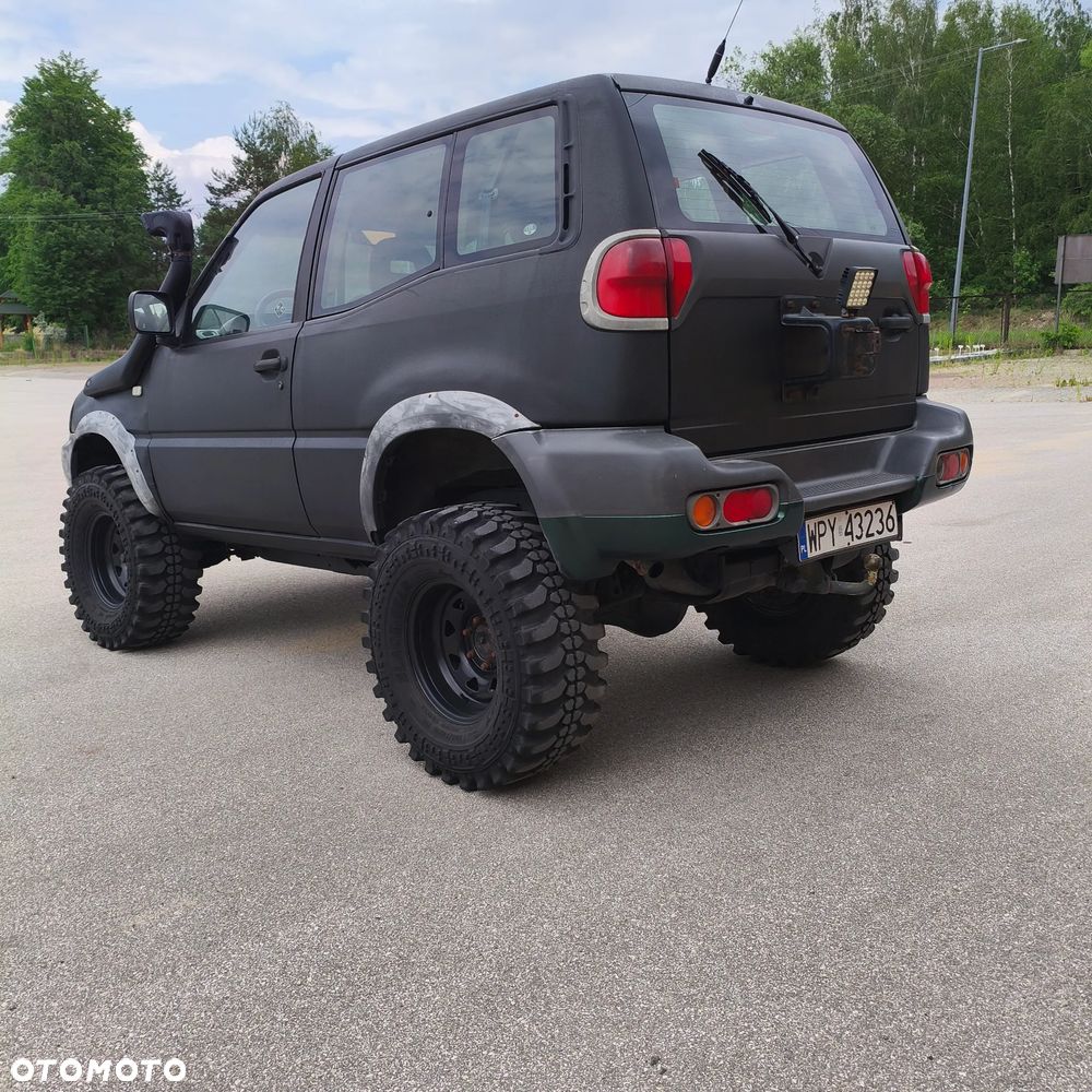 Nissan Terrano 2.7 TDi Luxury - 4