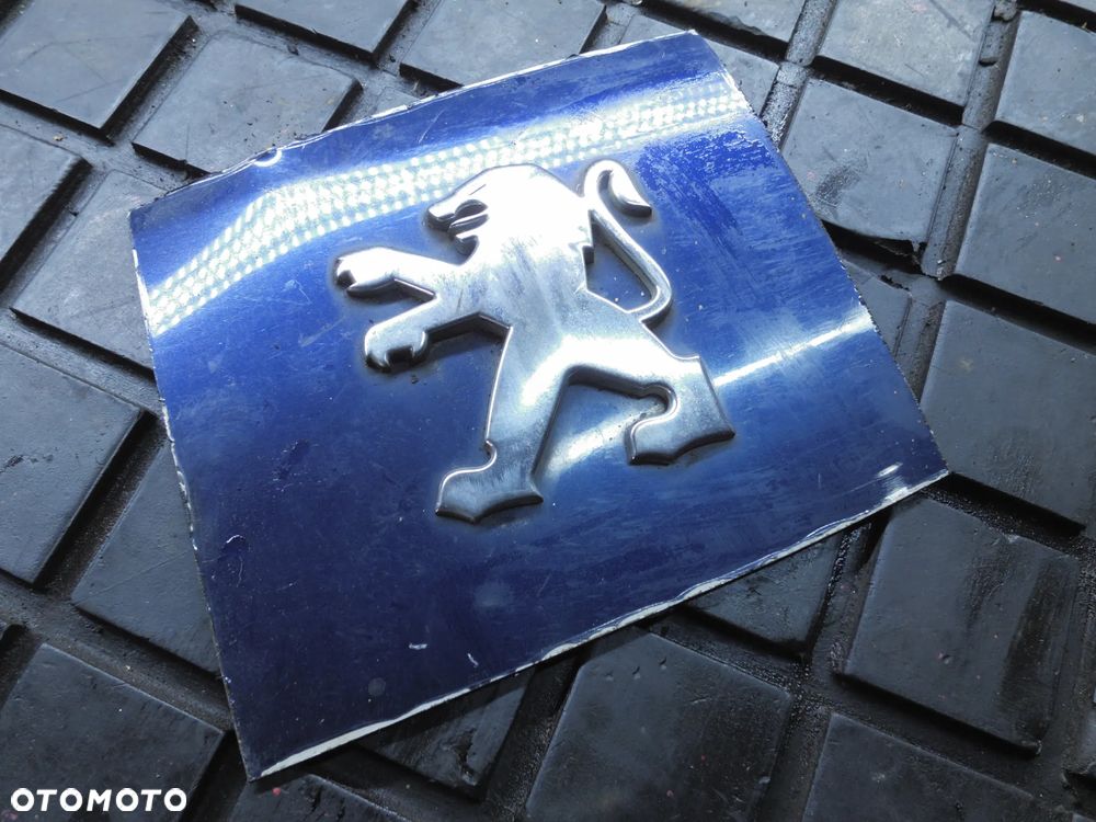 EMBLEMAT LOGO KLAPY BAGAZNIKA TYL PEUGEOT 607 - 1