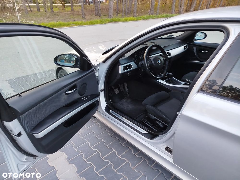 BMW Seria 3 320i - 11