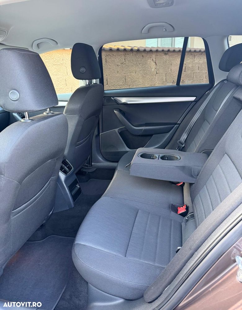 Skoda Octavia 1.6 TDI DPF Elegance - 8