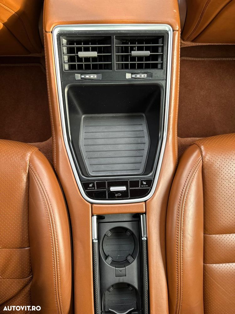 Porsche Panamera 4 E-Hybrid - 15