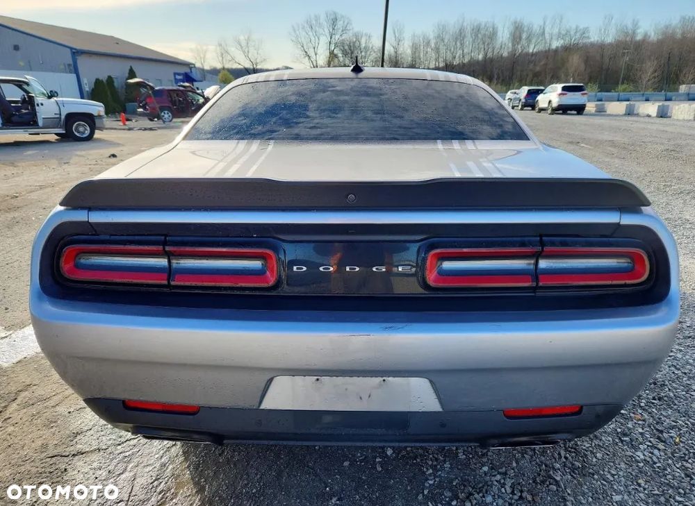 Dodge Challenger - 3