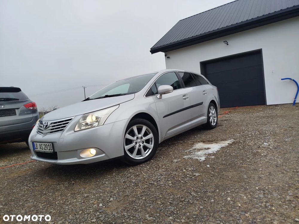 Toyota Avensis - 1