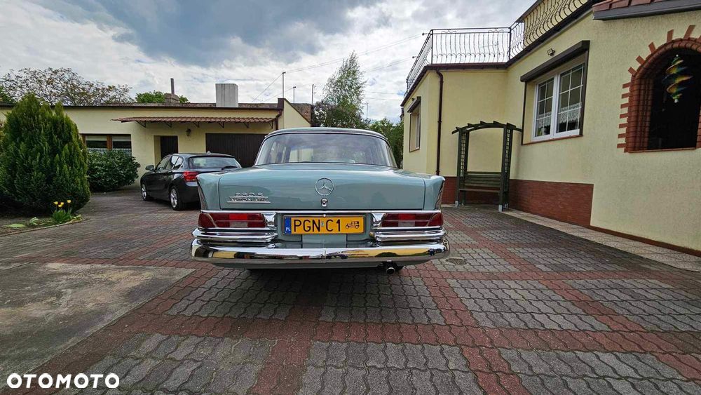 Mercedes-Benz W111 - 9