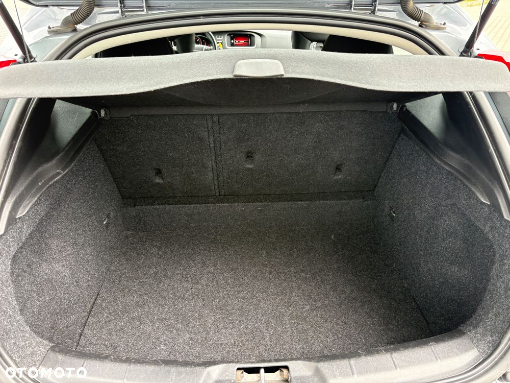 Volvo V40 D2 Momentum - 22