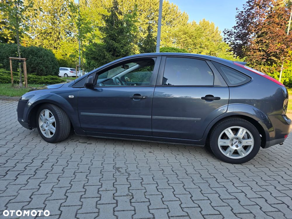 Ford Focus 1.6 Ambiente - 11