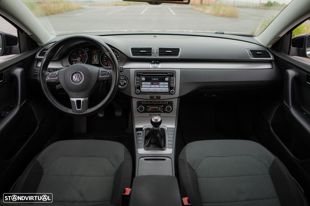 VW Passat 1.6 TDI Confortline BM - 26