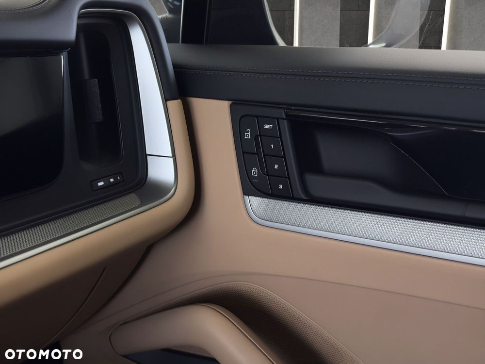 Porsche Cayenne - 25