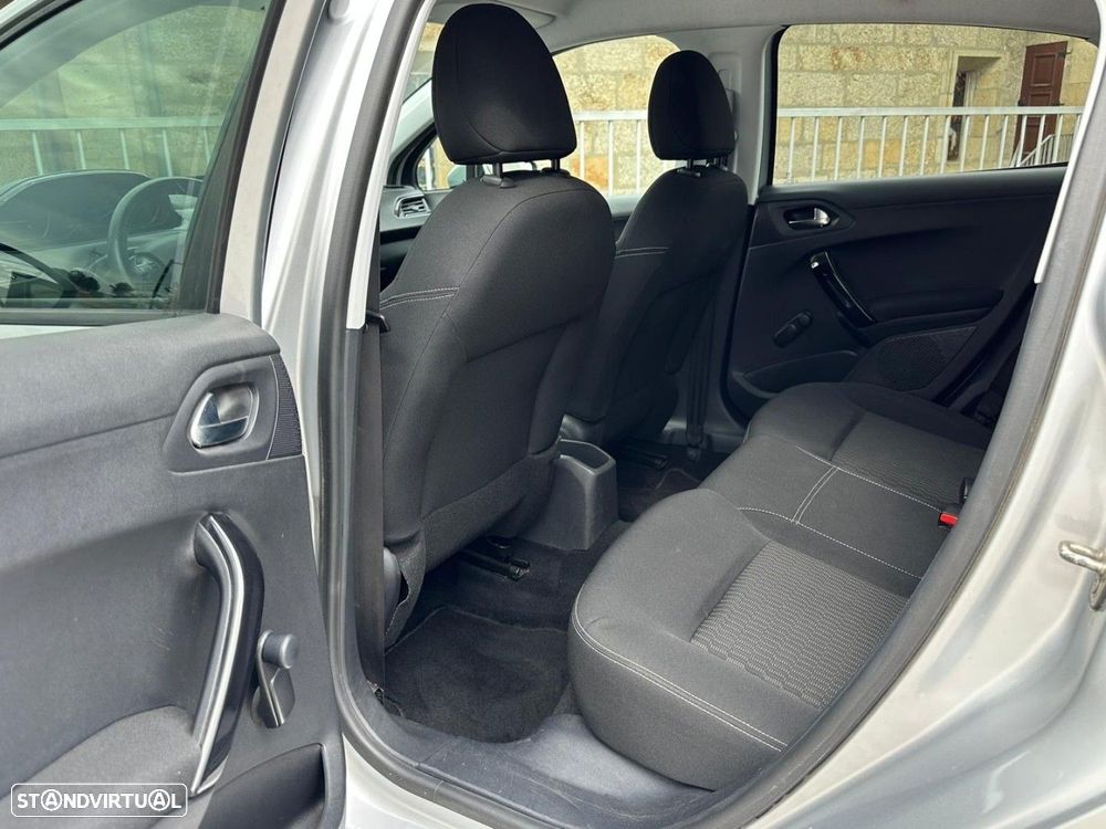 Peugeot 208 1.2 PureTech Active - 11