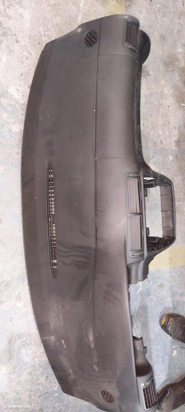 Tablier Volkswagen Passat (3B3) - 1