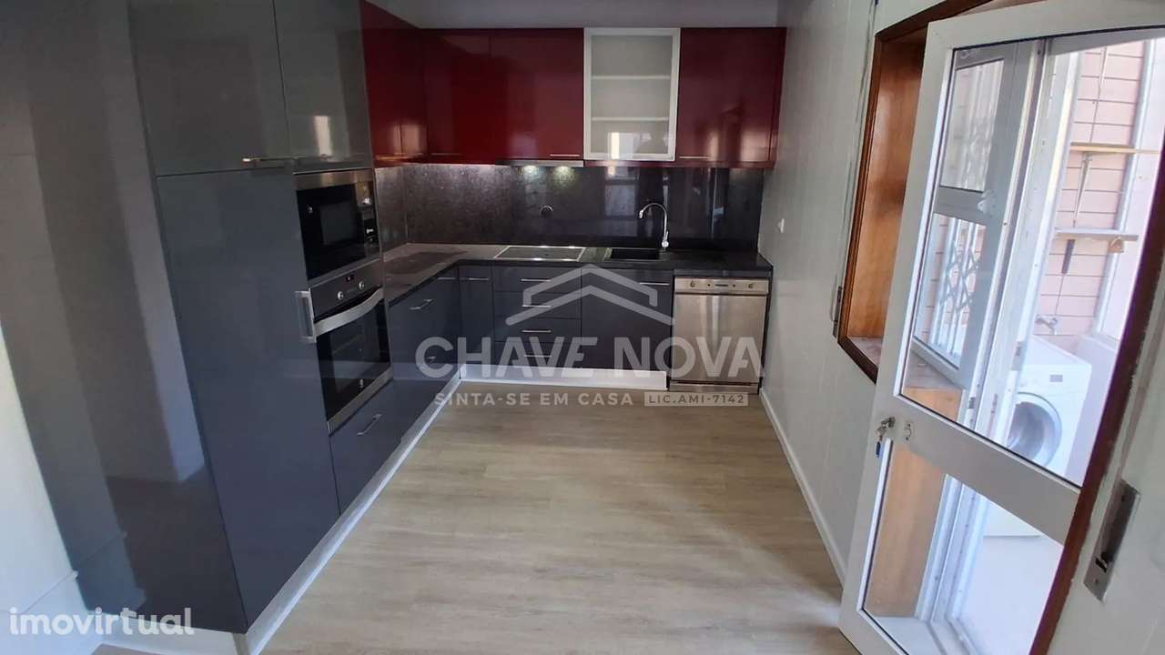 T2 c/ Varanda e Lugar de Garagem em Rio Tinto - Grande imagem: 3/14