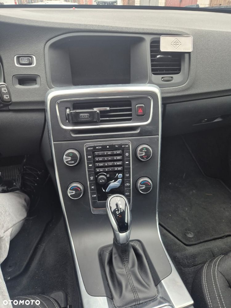 Volvo V60 D2 Geartronic Summum - 16