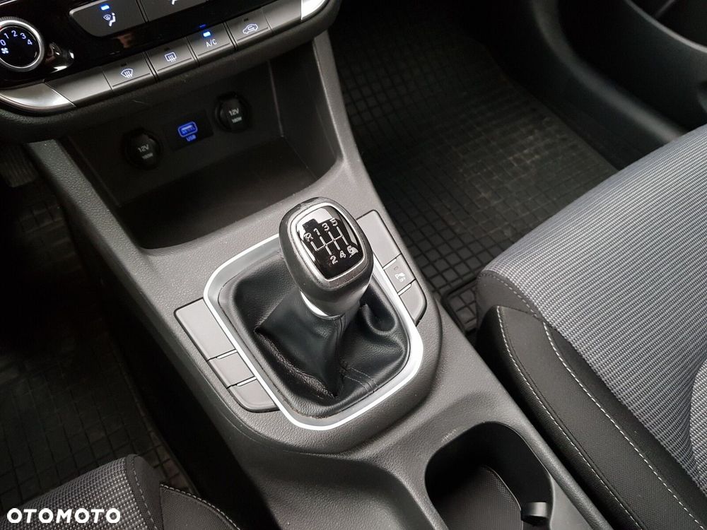 Hyundai i30 1.5 DPI Classic + - 22