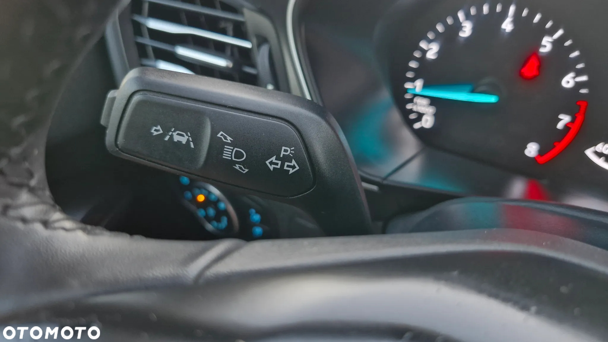 Ford Focus 1.0 EcoBoost Titanium X - 29
