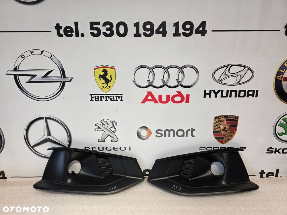 AUDI A4 B9 LIFT 18- ZWYKŁA LEWA / PRAWA KRATKA BOCZNA ZDERZAKA PRZEDNIEGO PRZÓD NR 8W0807682AJ / 8W0807681AJ NR AUKCJI KB24 - 1