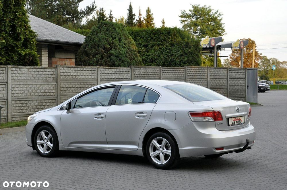Toyota Avensis 1.8 Sol plus NAVI - 29