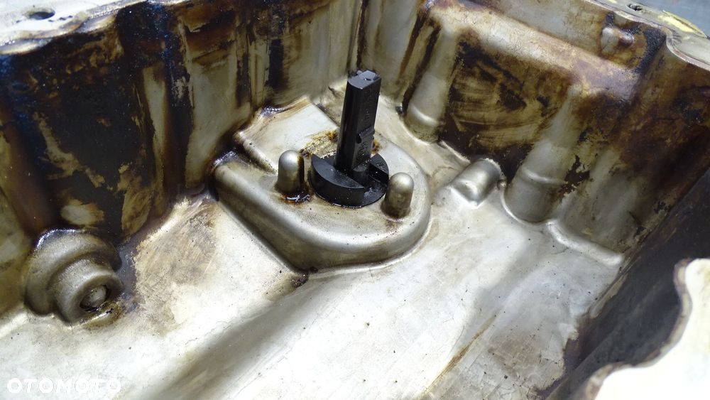 MISA OLEJOWA VOLKSWAGEN GOLF V 1.6 06A103603R - 5