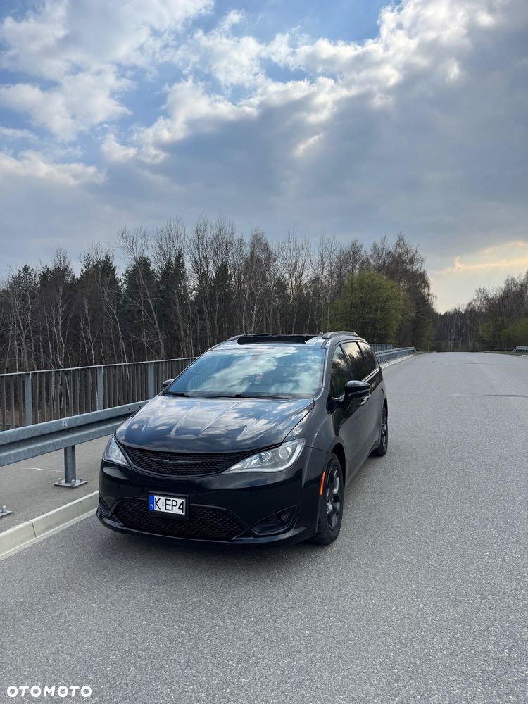 Chrysler Pacifica - 1