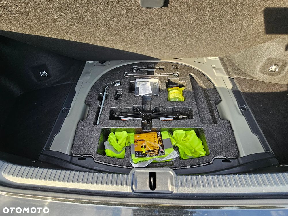 Lexus ES 300h Business Edition + - 26