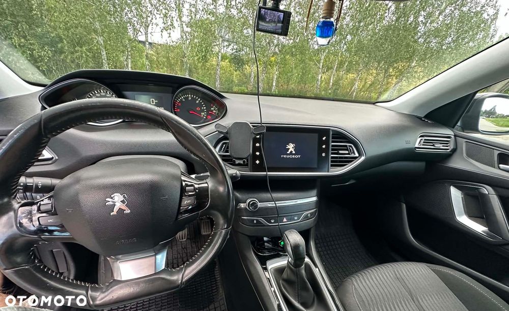 Peugeot 308 - 8
