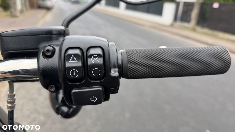 Harley-Davidson Softail Street Bob - 12