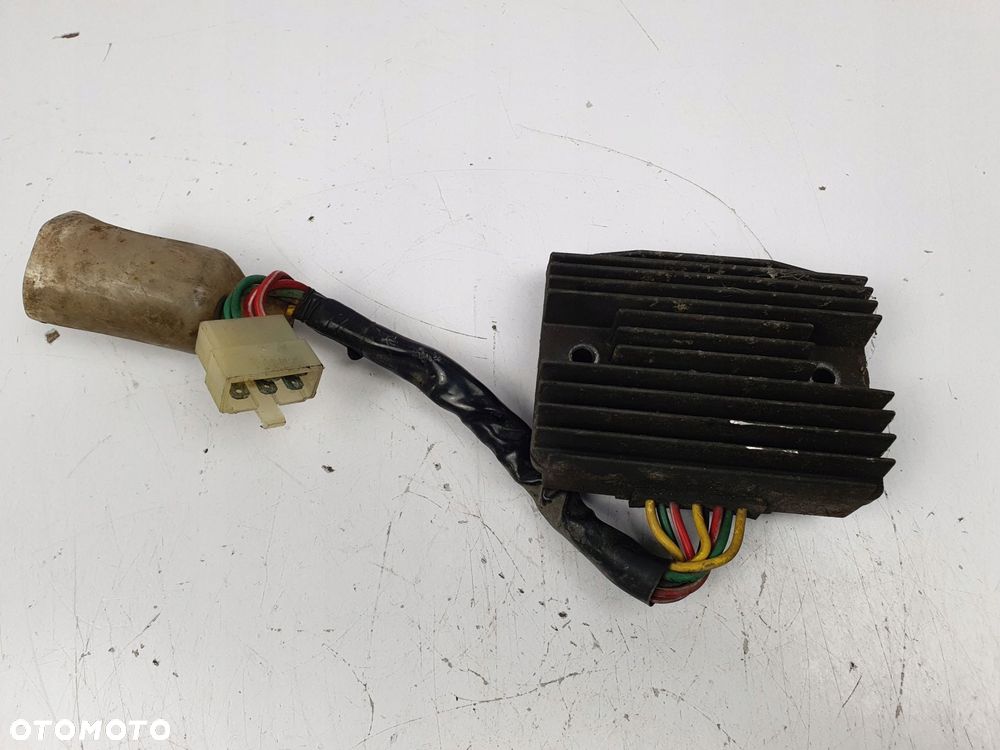 REGULATOR NAPIĘCIA VFR 800 VFR800 02-12 moduł sterownik SH689A - 2
