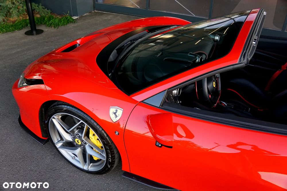 Ferrari F8 Spider - 18