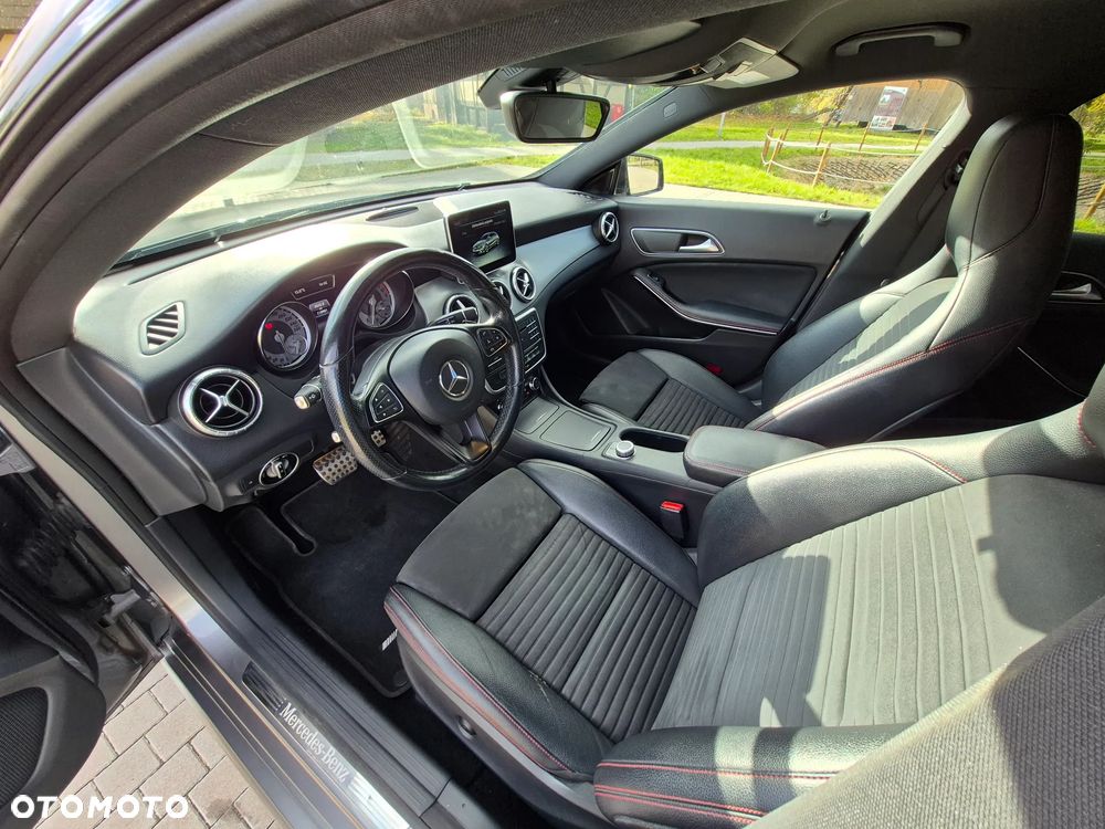 Mercedes-Benz CLA 250 4Matic 7G-DCT AMG Line - 23