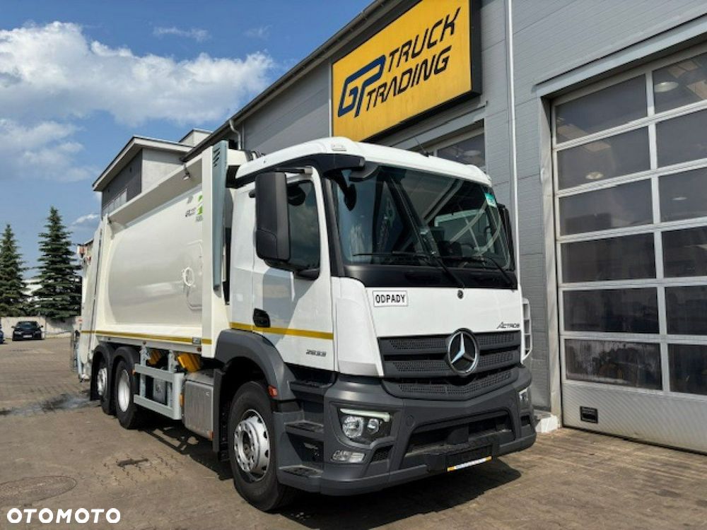 Mercedes-Benz Actros - 3