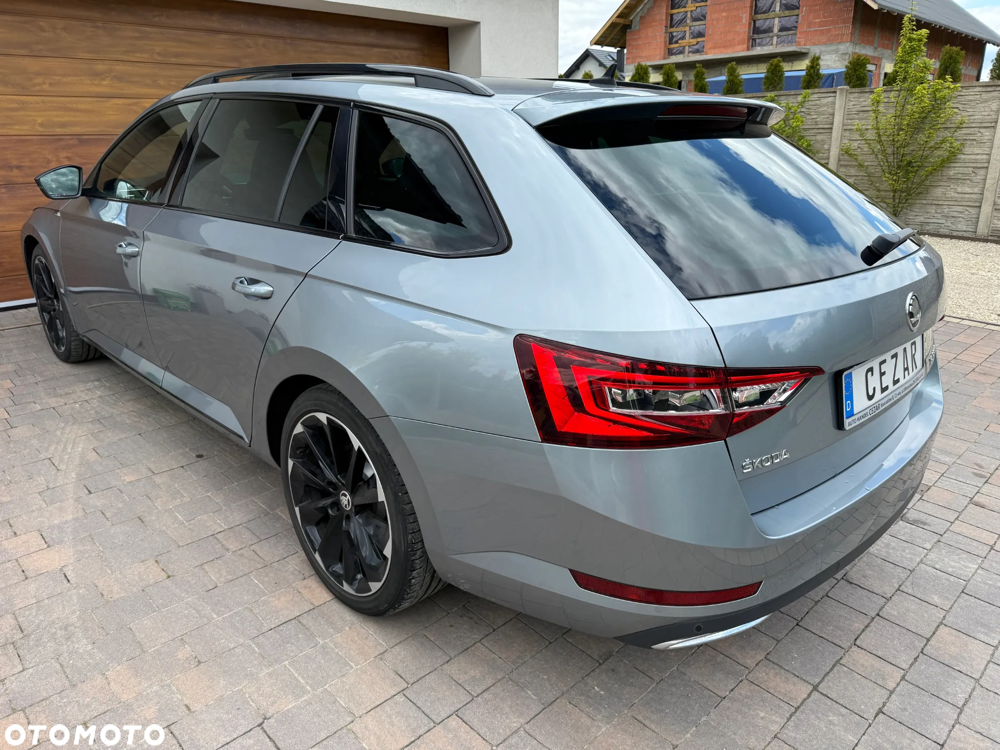 Skoda Superb Combi 2.0 TDI DSG Sportline - 4