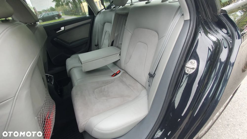 Audi A4 Limousine - 12