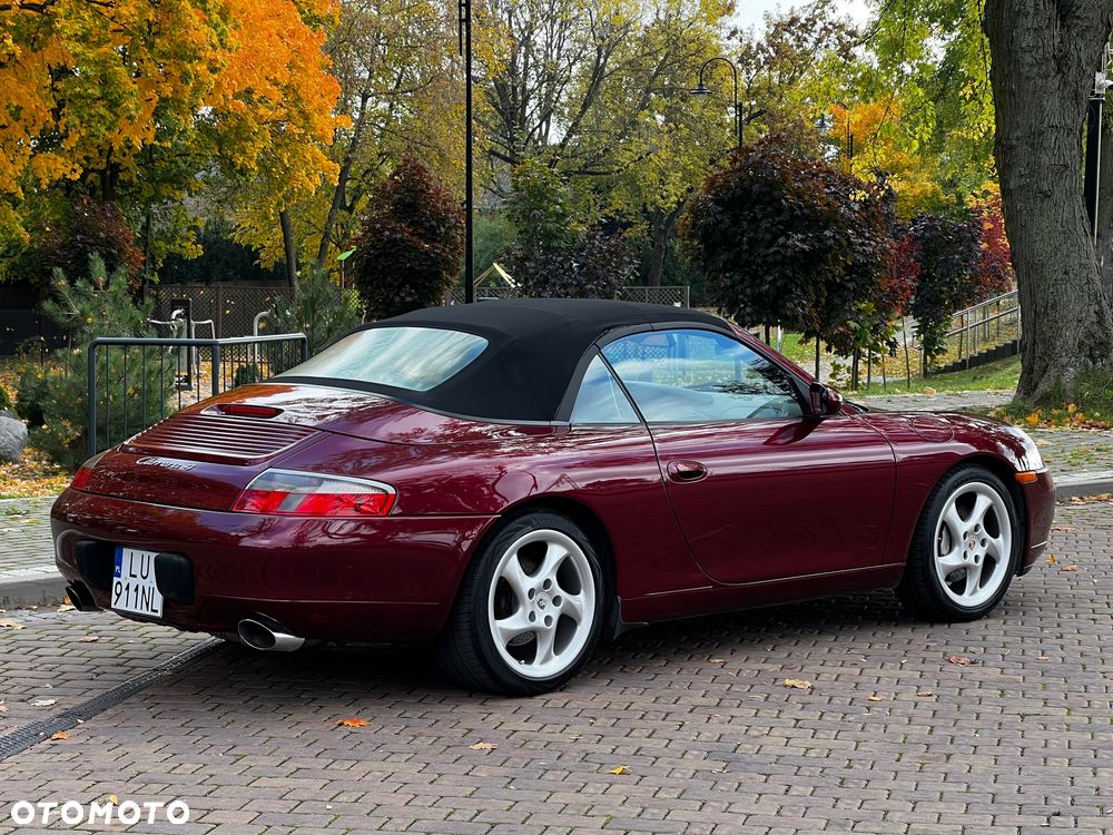 Porsche 911 Carrera 4 Cabrio - 11