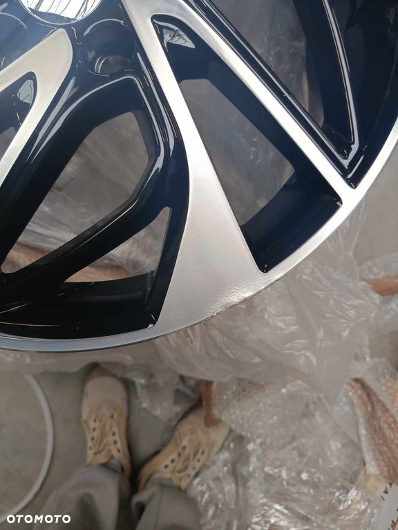 4x Felgi 17 m.in. do HYUNDAI ix35 Santa fe II III Tucson III IV - B5518 (FE189) - 4