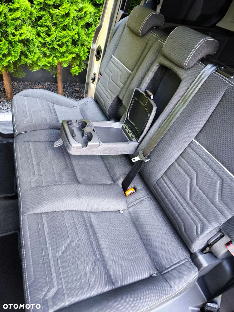 Ford Tourneo Connect Grand - 16