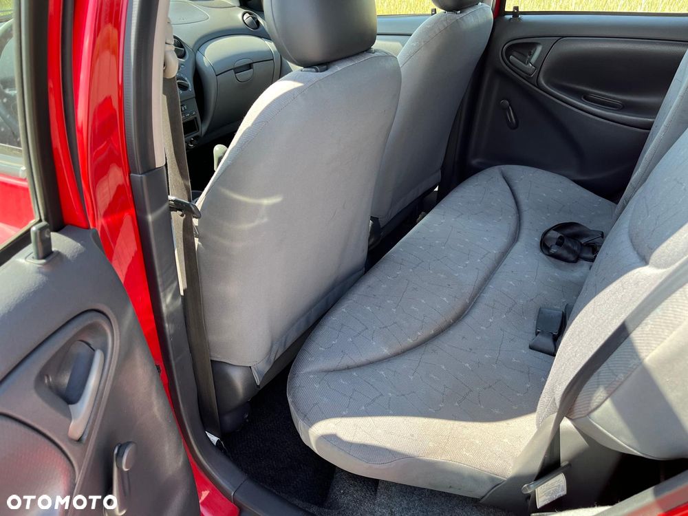 Toyota Yaris 1.0 Pak1 - 11