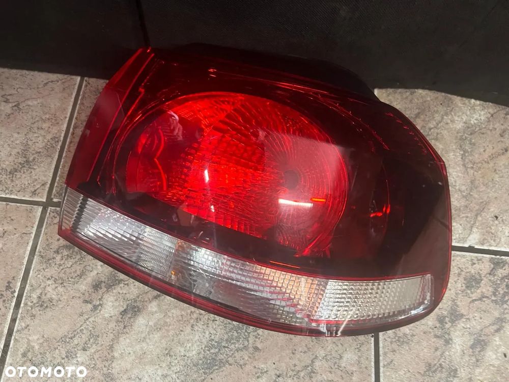 Vw Golf 6 VI Lampa Tylna Prawa tył 5K0945096M BŁOTNIKA prawa 5K0 945 096 M