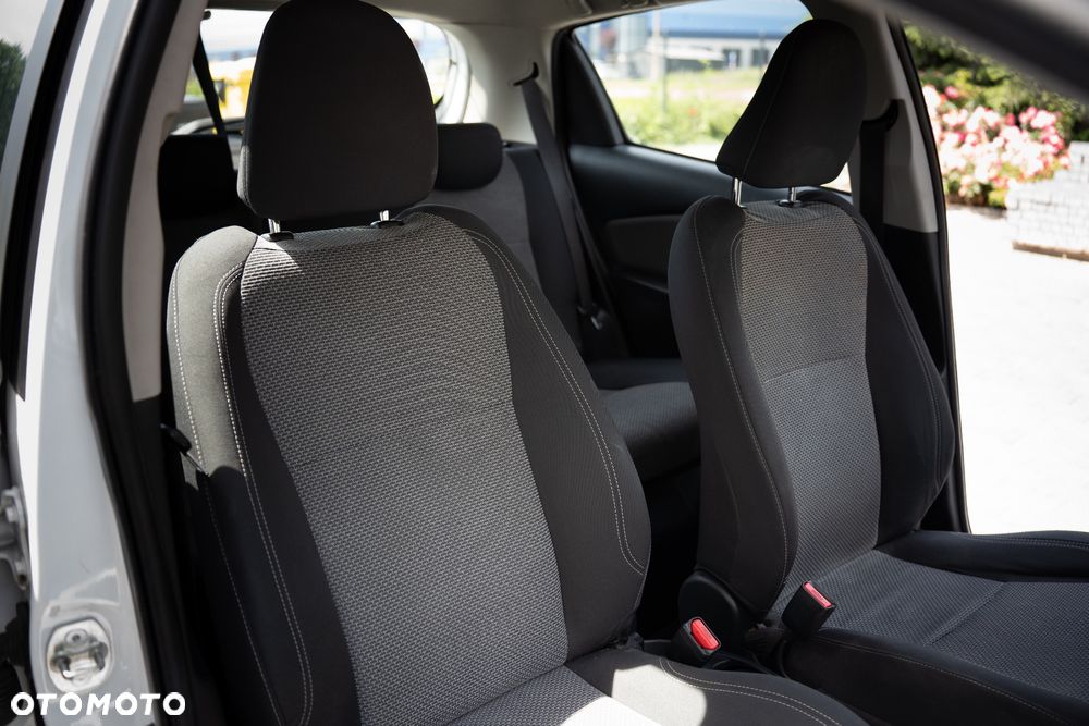 Toyota Yaris Hybrid 100 Active EU6 - 35