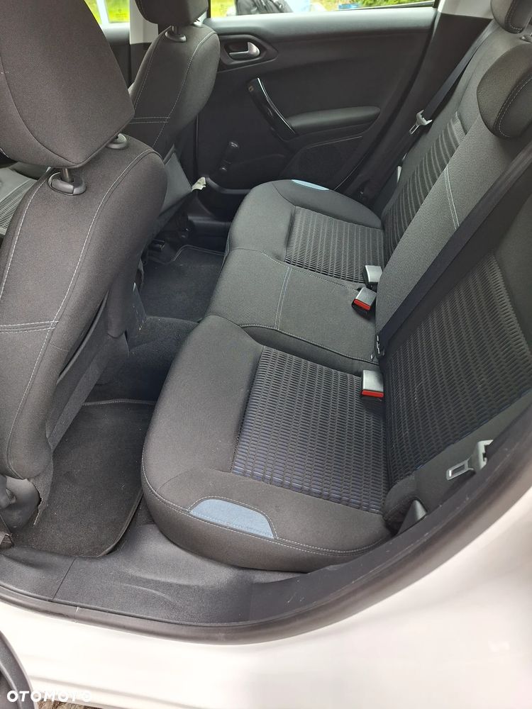 Peugeot 208 - 14