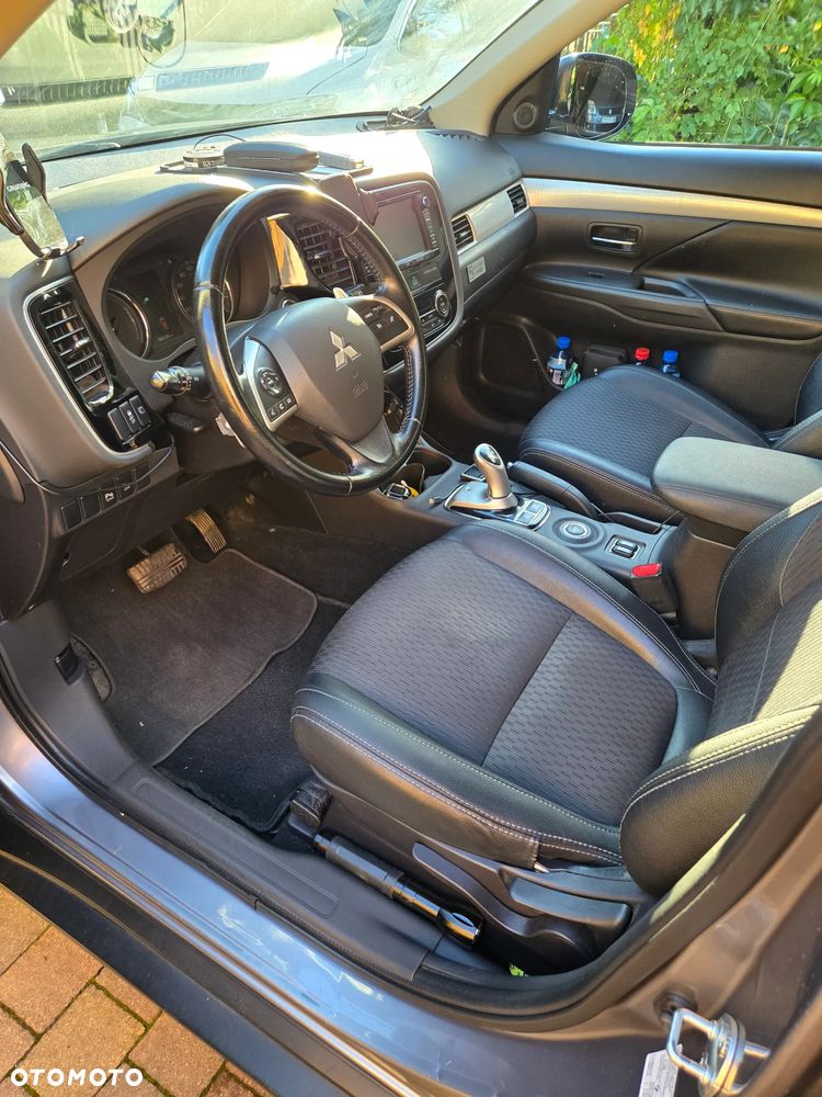 Mitsubishi Outlander 2.0 4WD - 5