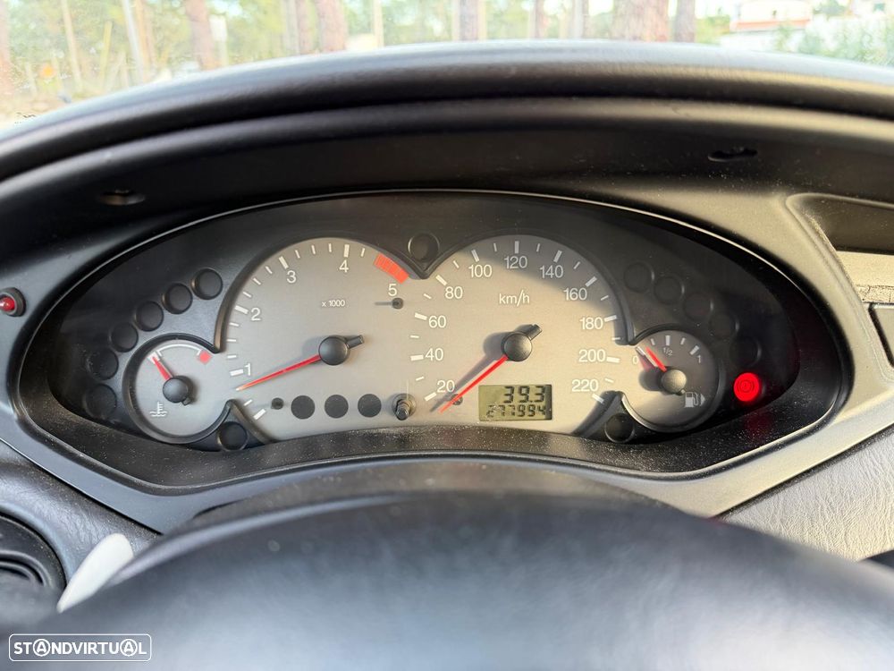 Ford Focus SW 1.8 TDdi Comfort - 9