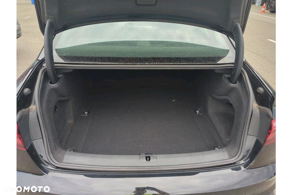 Audi A4 Limousine - 11