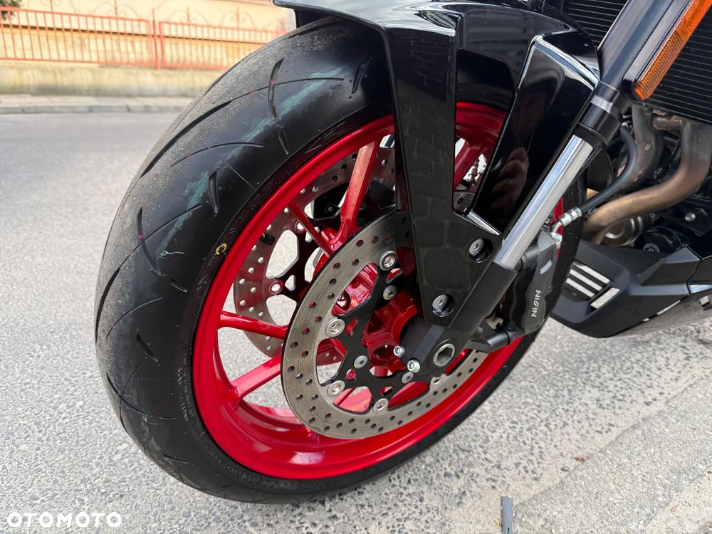 Suzuki GSX - 14