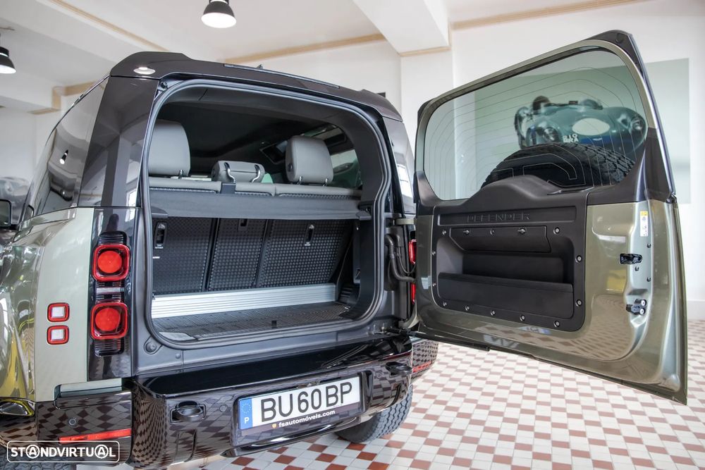 Land Rover Defender 3.0 I6 90 AWD X-Dynamic S - 40