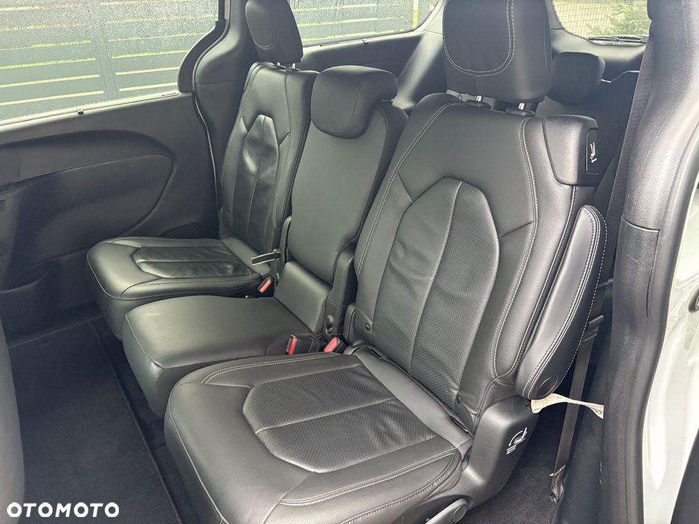 Chrysler Pacifica - 29