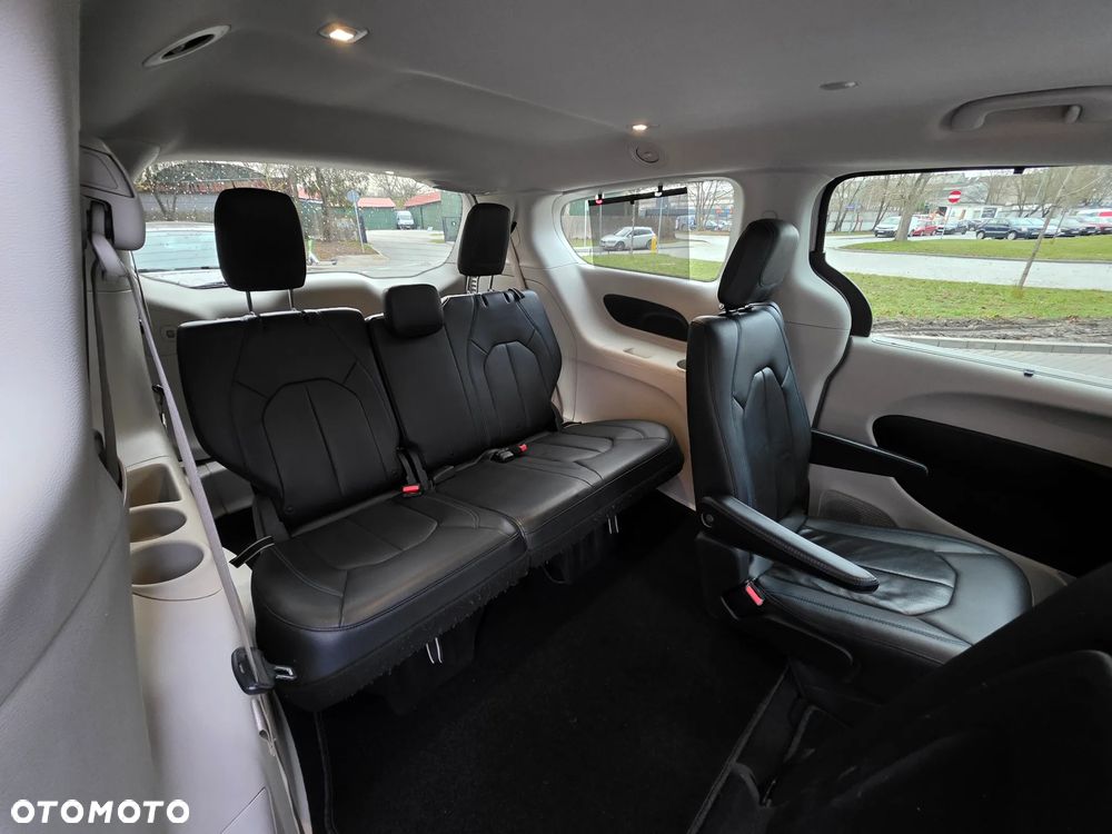 Chrysler Pacifica - 30