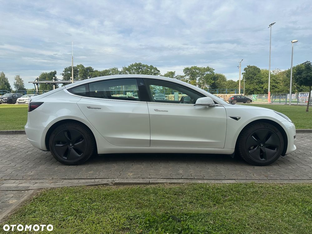 Tesla Model 3 Standard Range Plus - 4