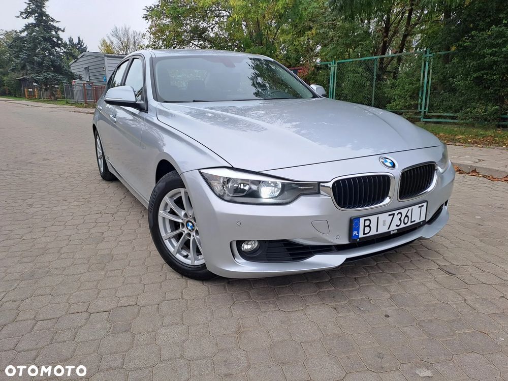 BMW 320I 2012 photo 3