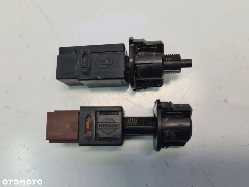 Czujnik pedału hamulca świateł stopu Nissan NAVARA D40 2.5DCI - 1