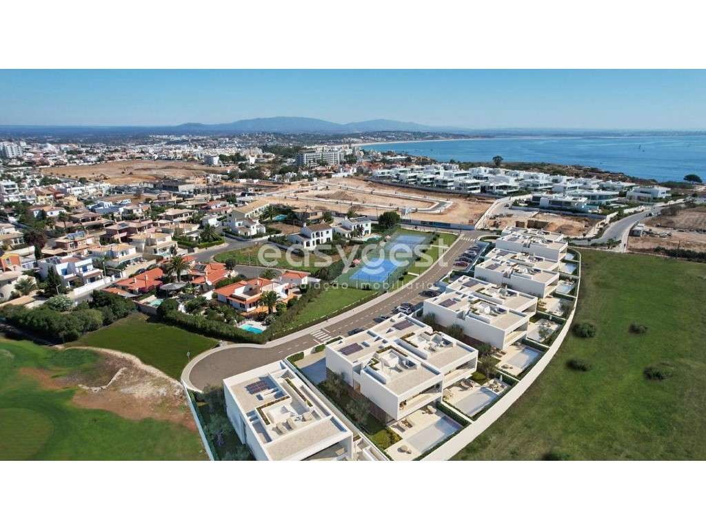 Moradia de Luxo com excelentes acabamentos vista mar a 300 m da praia - Grande imagem: 2/29