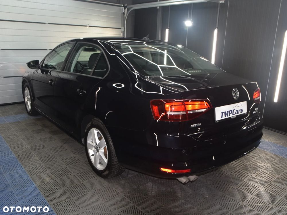 Volkswagen Jetta - 32